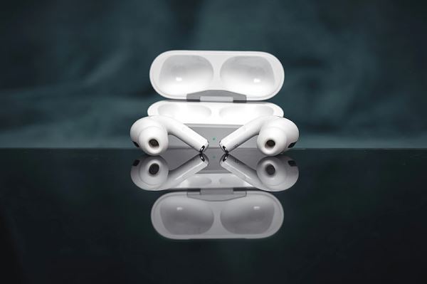 Apple готовит к запуску осенью две модели AirPods 4 — с шумоподавлением и без